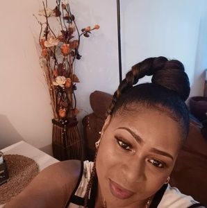 Meet your Posher, Fayfay